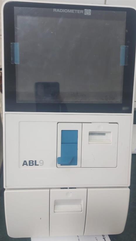 جهاز تحليل غازات الدم مستعمل كالجديد تماما ماركة دنماركى ماركة راديو ميتر Blood Gas Analyzer Model Radiometer ABL 9